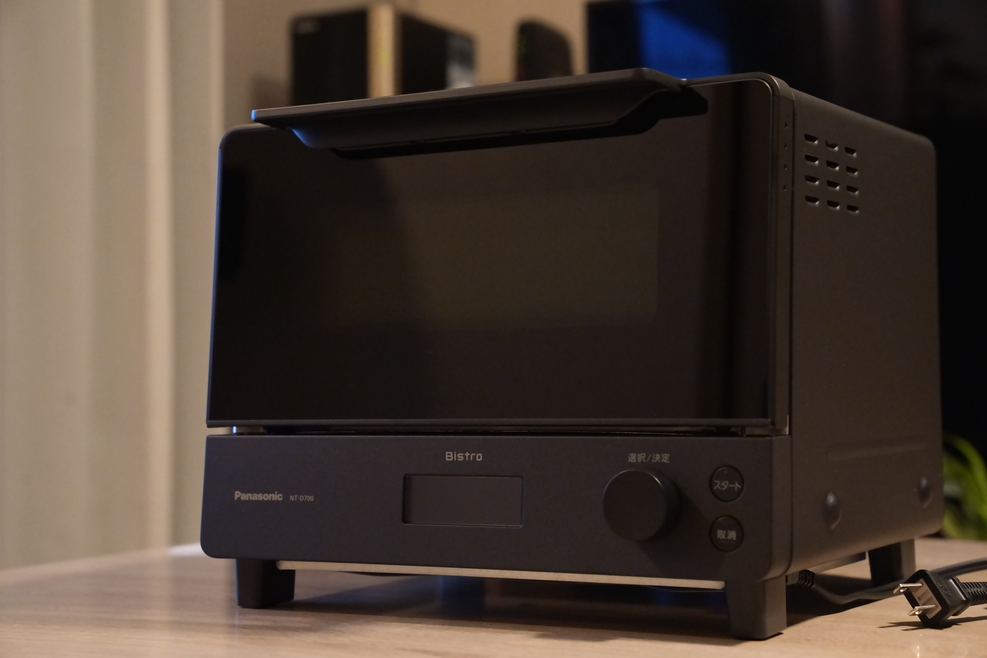 右斜め下からみあげた「ビストロ NT-D700」