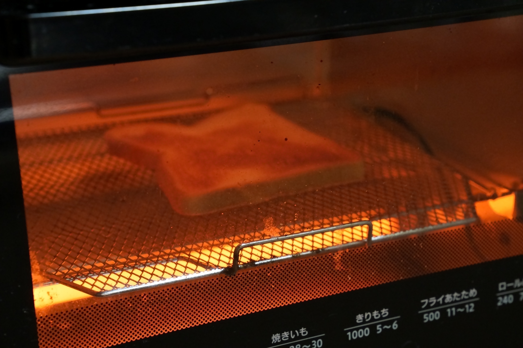 庫内でパンが焼けてきた