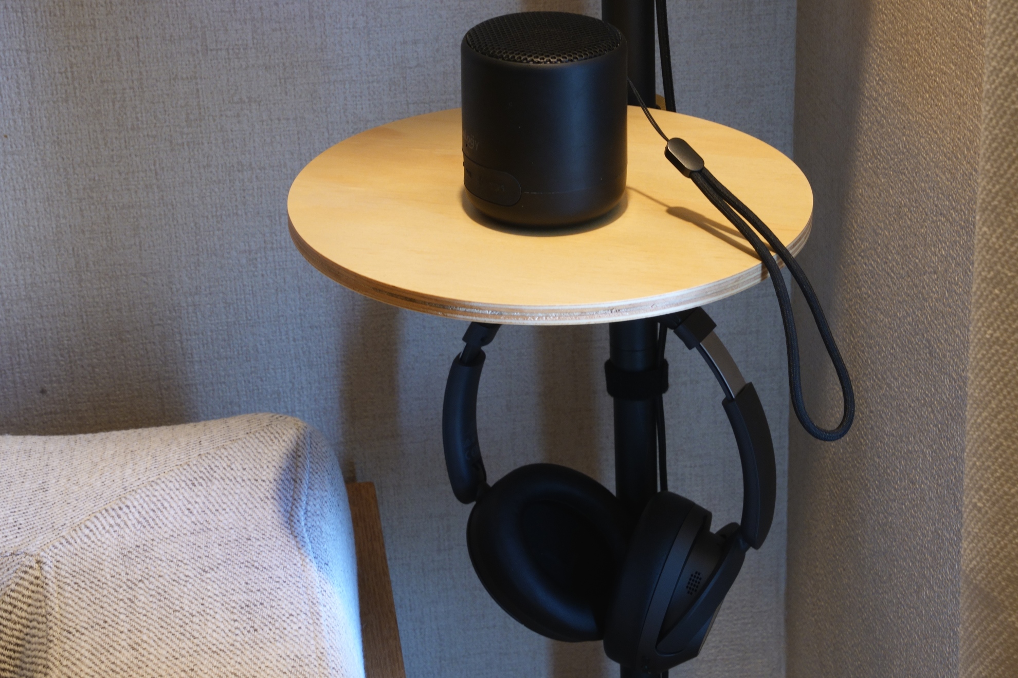 Tableにはポータブルスピーカー、Hookにはワイヤレスヘッドフォン