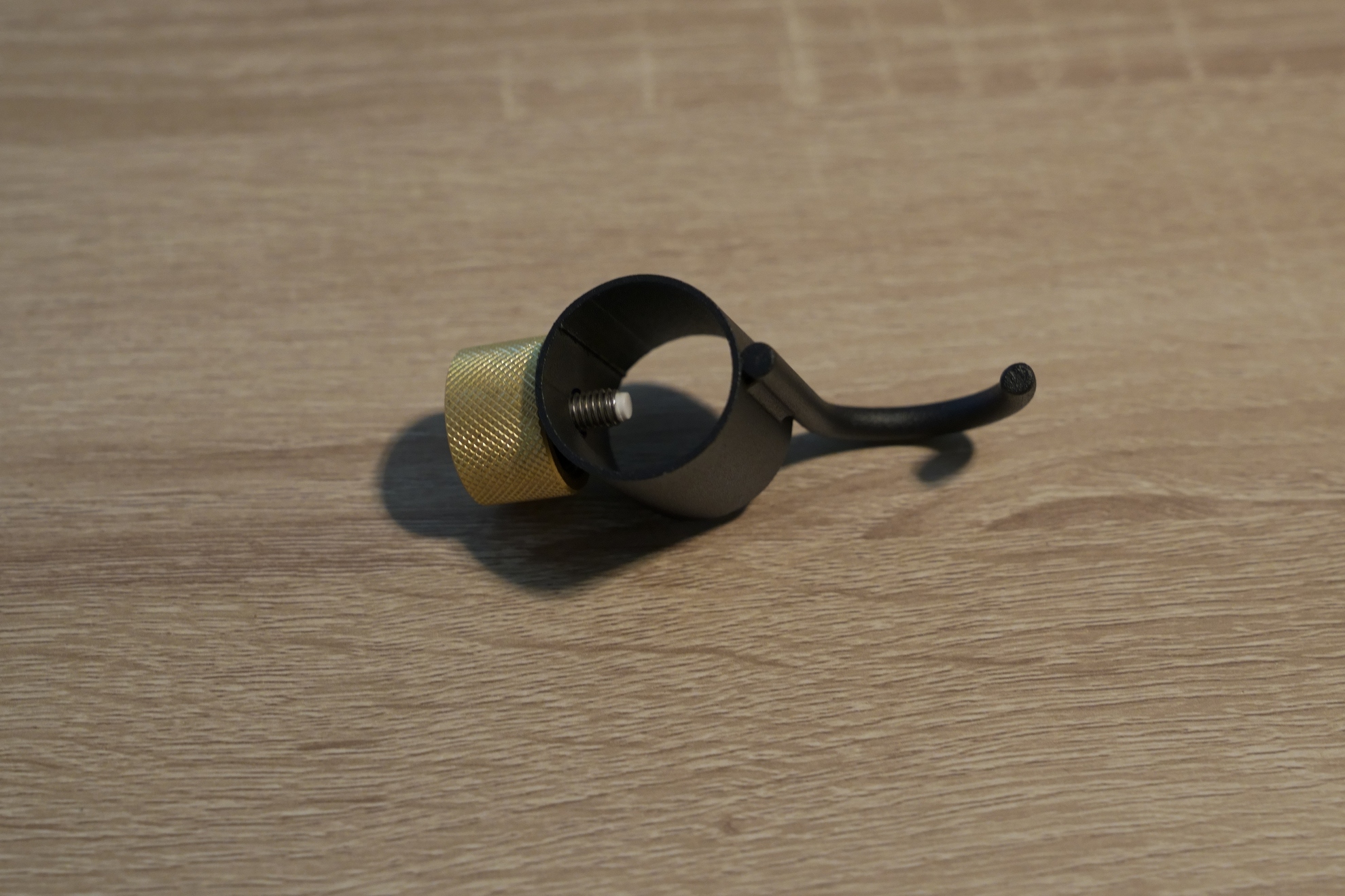 モノを掛けたり吊るすことができる「Hook」