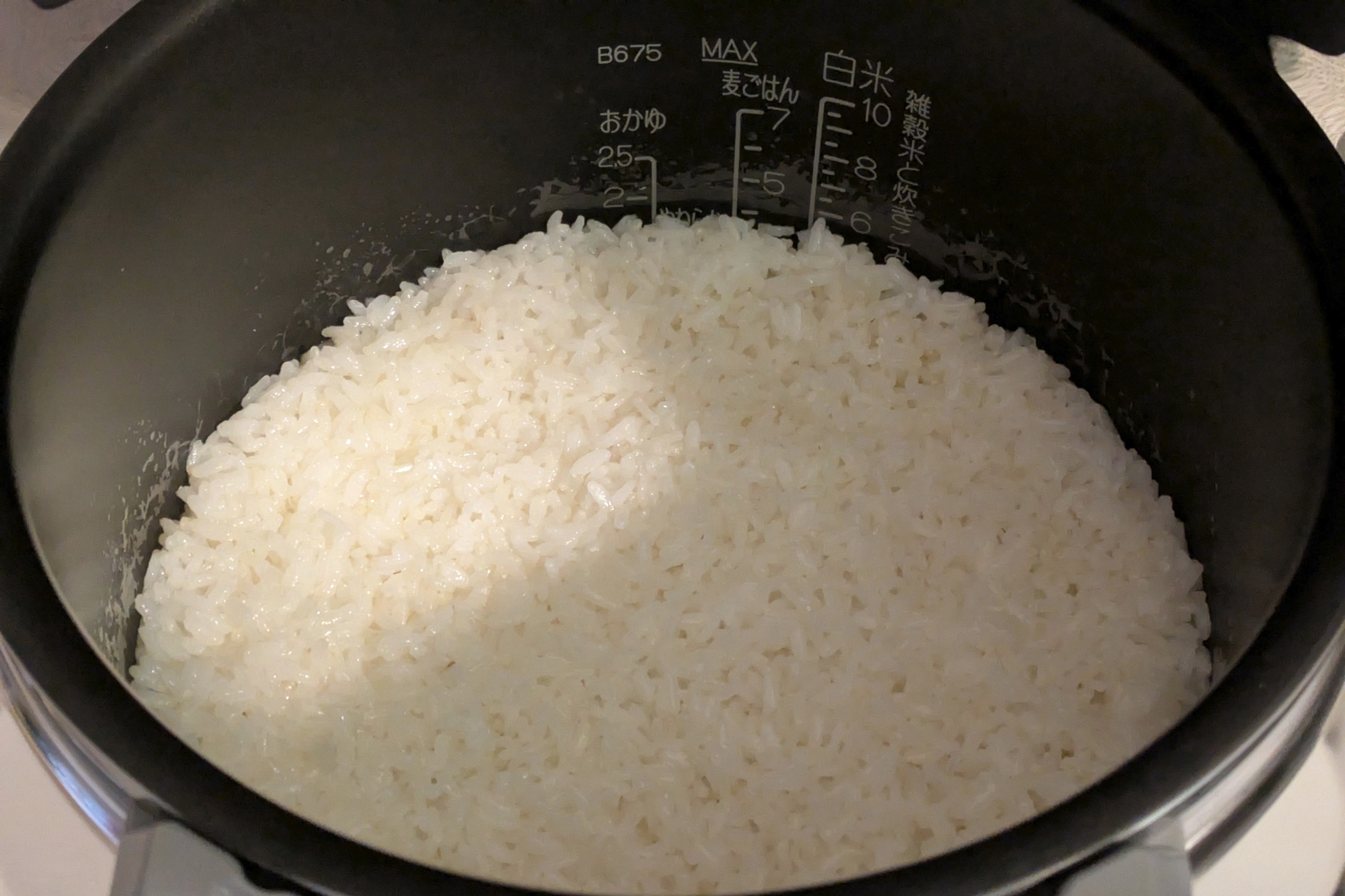 炊飯器のフタを開けてみると…米粒がきれいな気がする…