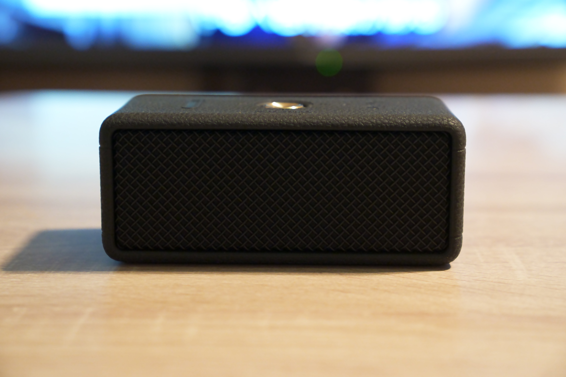 背面にもスピーカー