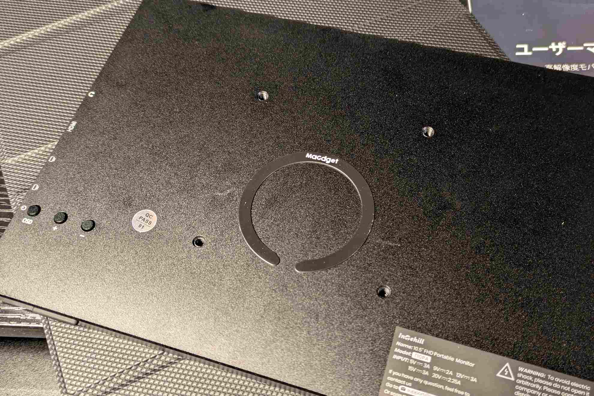 試行錯誤した結果、真ん中やや下くらいに取り付けるのが良いと判断しました