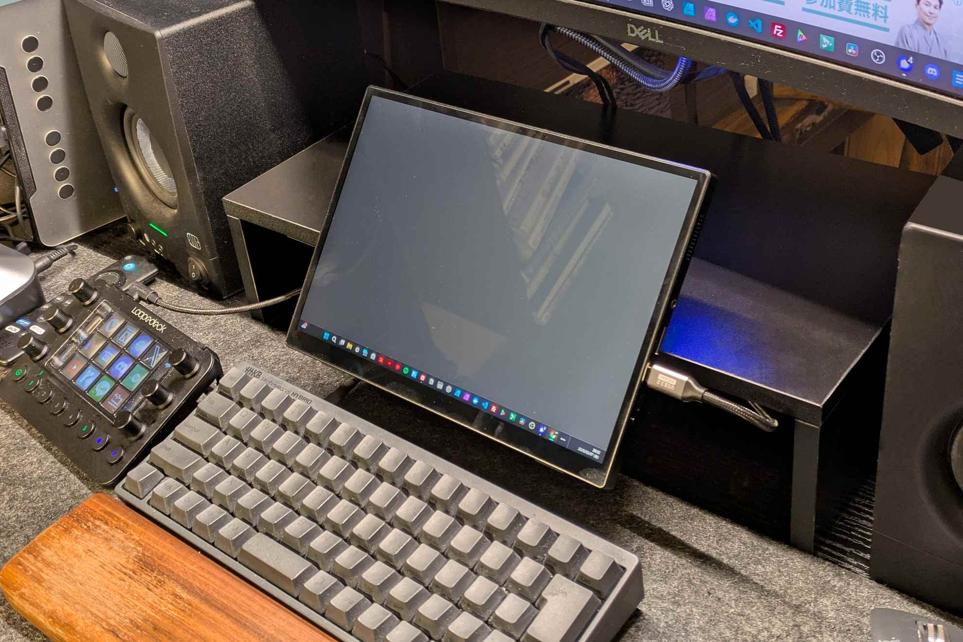 キーボードとモニターの距離感＆サイズ感