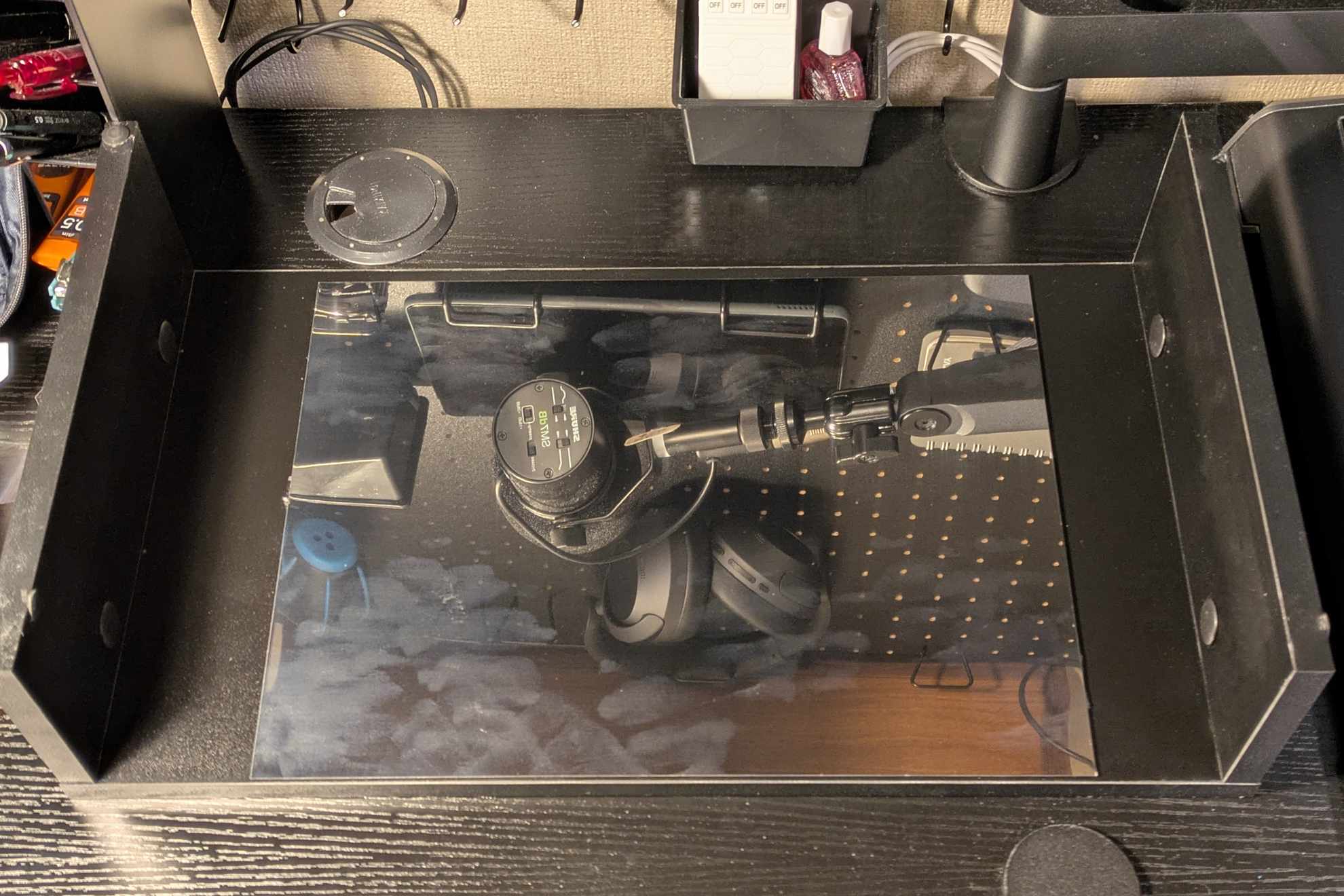 ステンレス板とデスクシェルフ