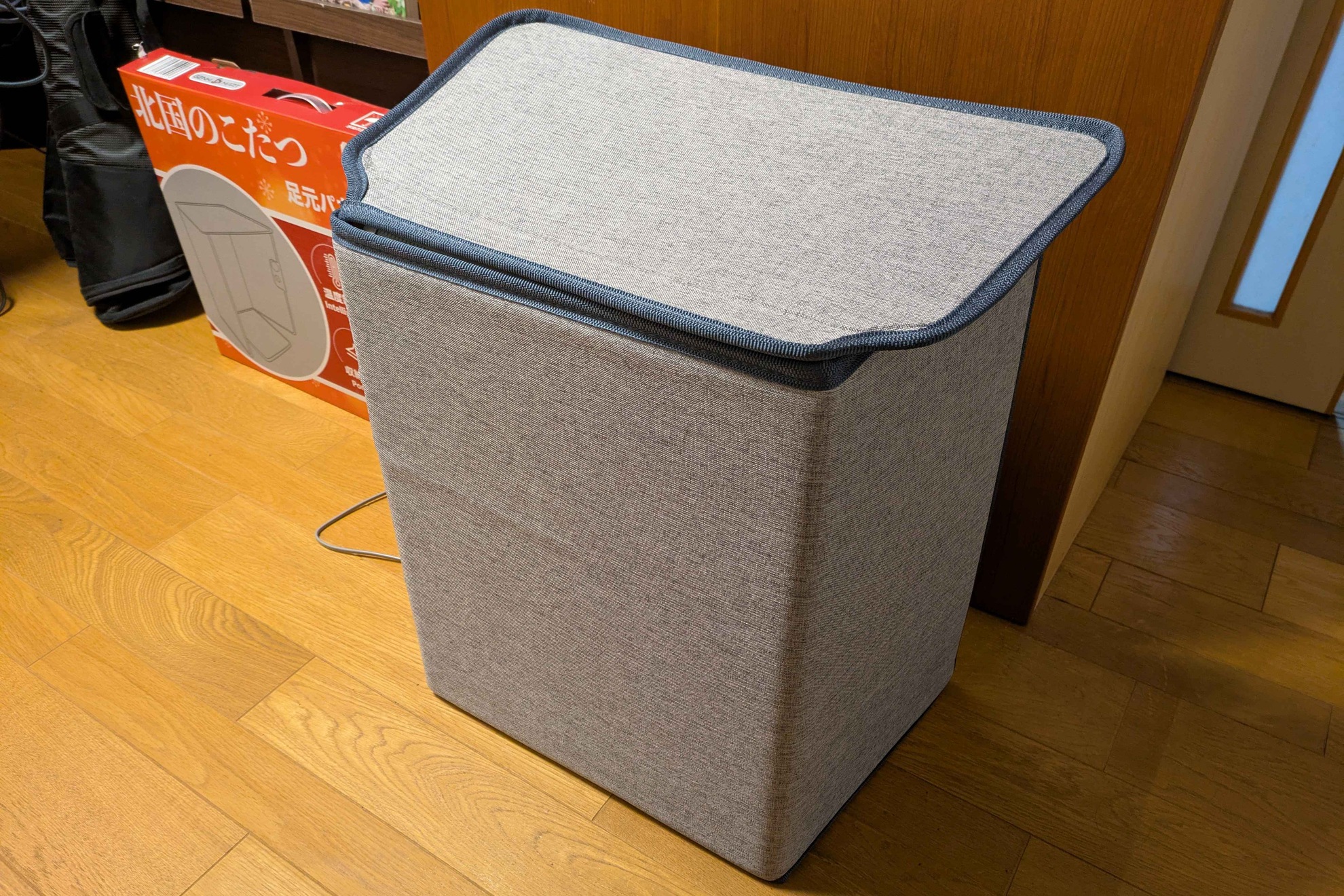 前からみたパネルヒーター